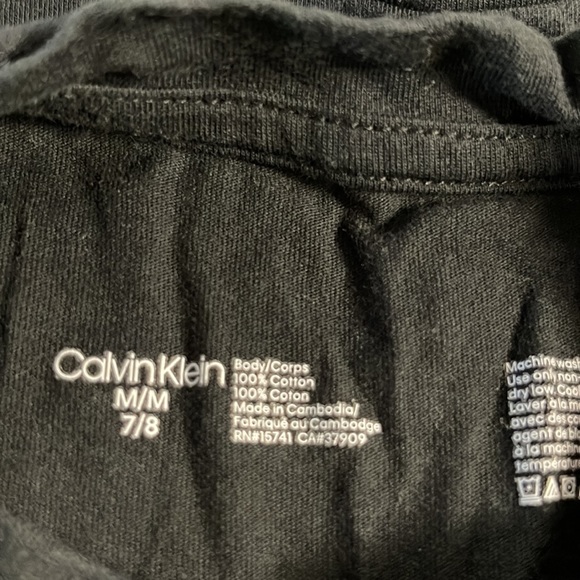 Calvin Klein 100% cotton T-shirt set 2 black, 2 blue and grey size 7/8 - Picture 6 of 9